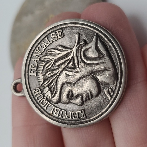 Vintage republique token pendant‎ - Picture 1 of 2